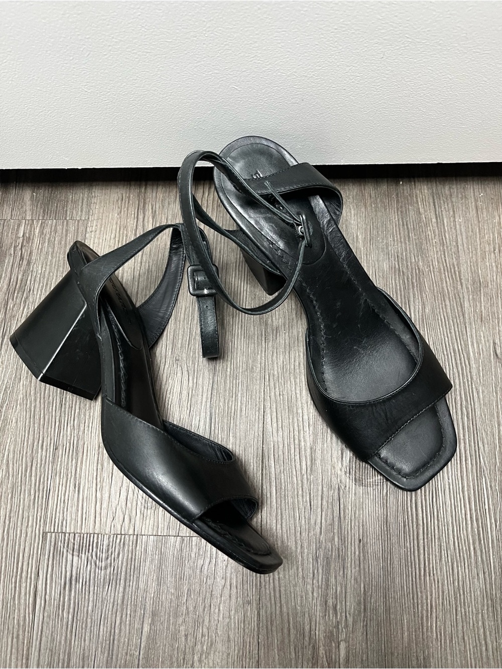 Bernardo Nyack Ankle Strap Sandal Heeled Black Leather Size 10 Square Toe